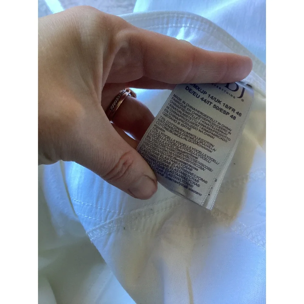 NYDJ Marilyn Straight Crop Jeans White Size 14 Stretch Denim Wide Cuff Pants - Picture 7 of 8